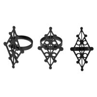 Schwarzer Rune Ring aus Chirurgenstahl, Ringgröße 18,0 mm, auf weißem Hintergrund