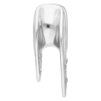 Silberner Ear Saddle aus Chirurgenstahl auf weißem Hintergrund