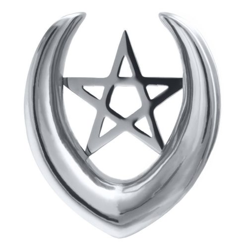 Silberner Ear Saddle aus Chirurgenstahl mit Pentagramm auf weißem Hintergrund