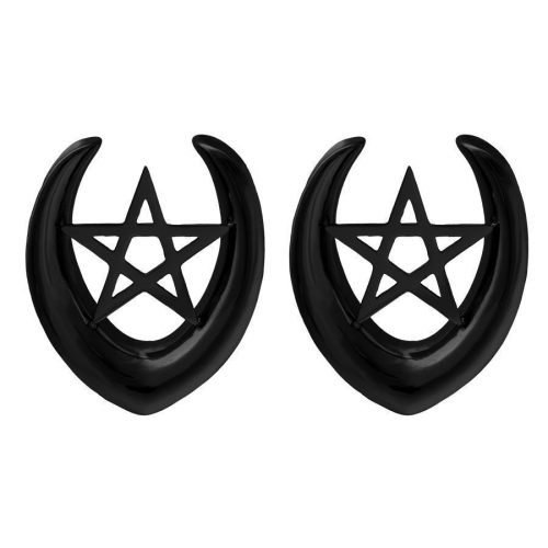 Zwei schwarze Ohr Sättel mit Pentagramm-Design auf weißem Hintergrund