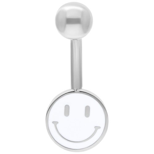 Silbernes Bauchnabelpiercing mit weißem Smiley-Anhänger auf weißem Hintergrund