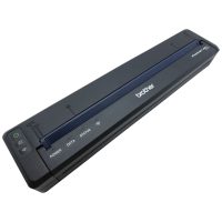 Schwarzer A4 mobiler Thermodrucker kabellos auf weißem Hintergrund