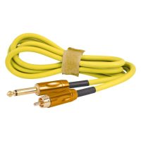 Gelbes RCA Clip Cord Kabel aus Silikon auf weißem Hintergrund