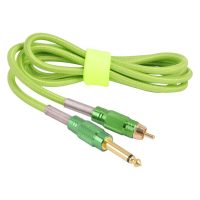 Hellgrünes Paracord Kabel mit goldenen Kupfersteckern auf weißem Hintergrund