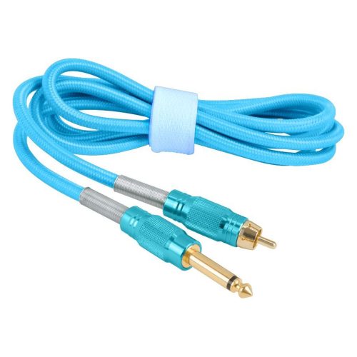 Türkises Kabel mit RCA-Anschlüssen auf weißem Hintergrund