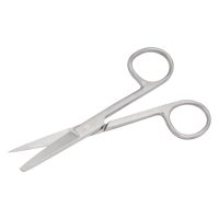 Silberne Piercingschere aus Edelstahl mit spitzer und stumpfer Klinge auf weißem Hintergrund
