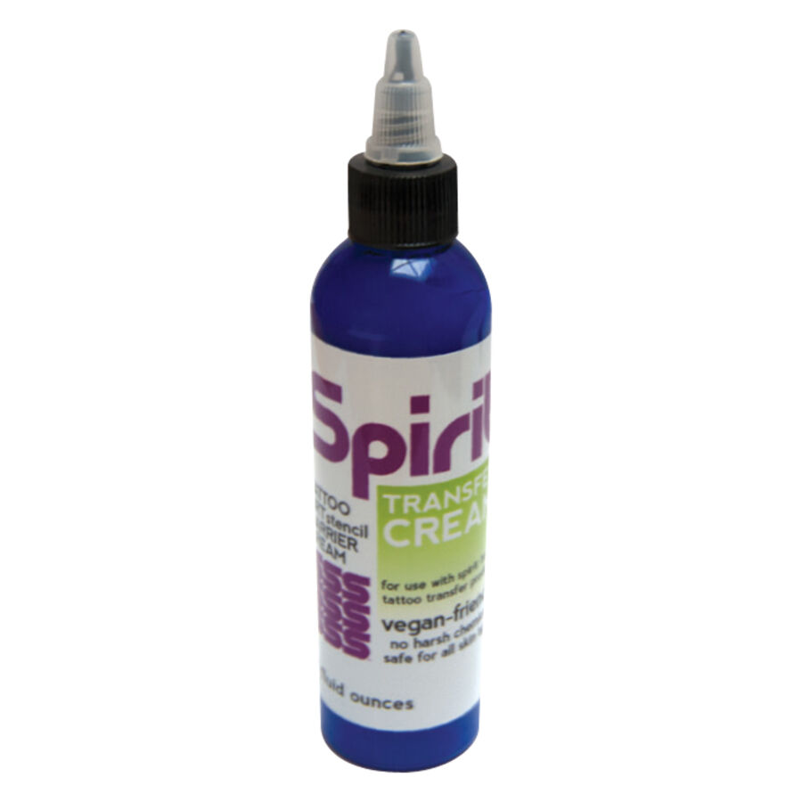 Blaue Flasche Spirit Transfer Cream mit weißem Etikett auf weißem Hintergrund
