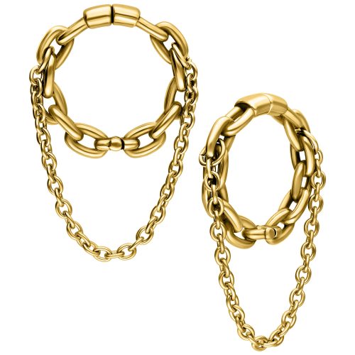 Zwei goldene Ohrgewichte mit doppelter Kette auf weißem Hintergrund