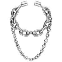 Silberne Double Chain Ohrgewichte aus Chirurgenstahl auf weißem Hintergrund