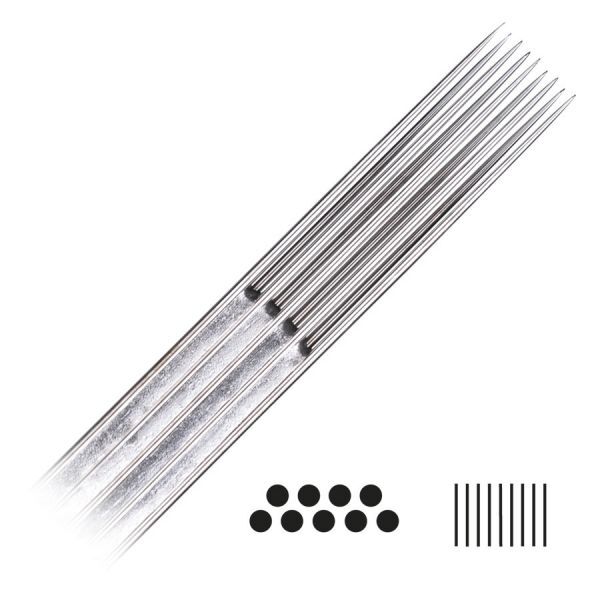 Silberne Magnum Long Taper Tattoonadeln auf weißem Hintergrund
