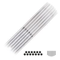 Silberne Magnum Curved Long Taper Tattoonadeln auf weißem Hintergrund