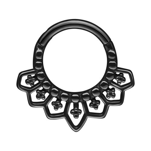 Schwarzer Septum Clicker aus Chirurgenstahl mit dekorativem Design auf weißem Hintergrund