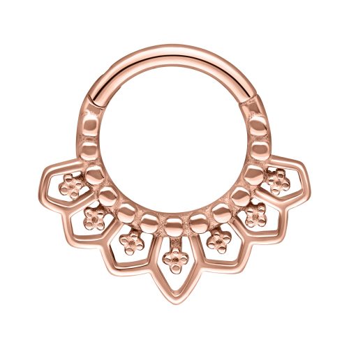 Roségoldener Septum Clicker mit blumigem Design auf weißem Hintergrund