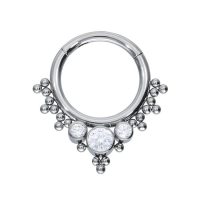 Silberner Septum Clicker mit kristallklaren Steinen auf weißem Hintergrund