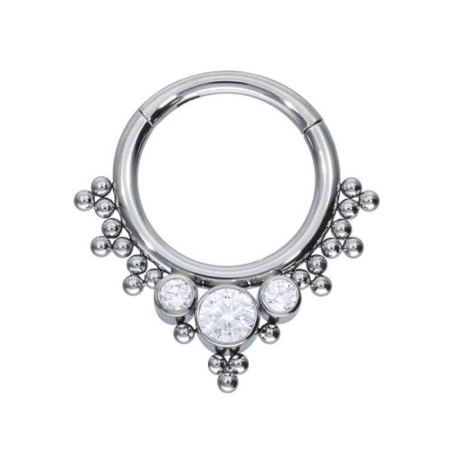 Silberner Septum Clicker mit kristallklaren Steinen auf weißem Hintergrund