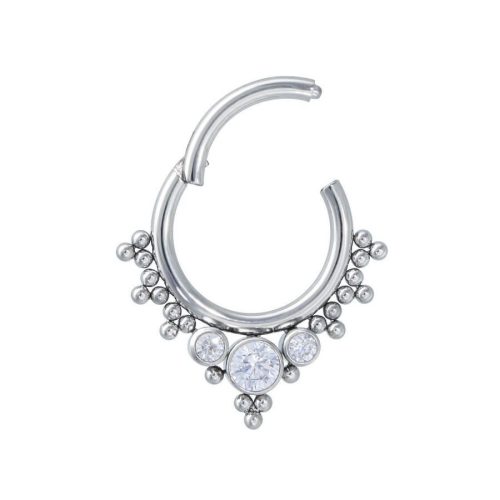Silberner Septum Clicker mit klaren Kristallen auf weißem Hintergrund