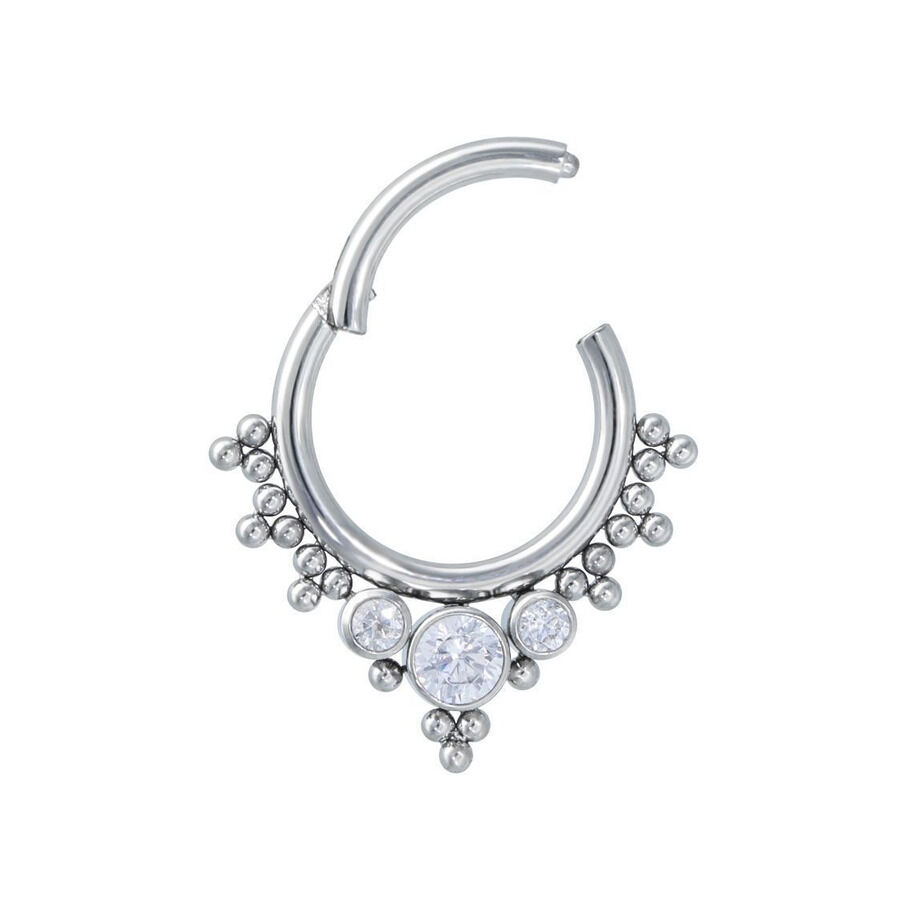 Silberner Septum Clicker mit klaren Kristallen auf weißem Hintergrund