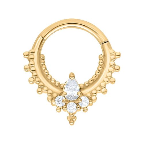 Goldener Piercingring mit Kristallen auf weißem Hintergrund