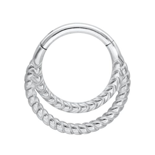 Silberner Double Twisted Clicker aus Chirurgenstahl 316L auf weißem Hintergrund