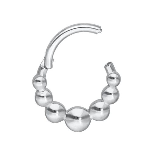 Silberner Septum Clicker mit Kugeldesign auf weißem Hintergrund