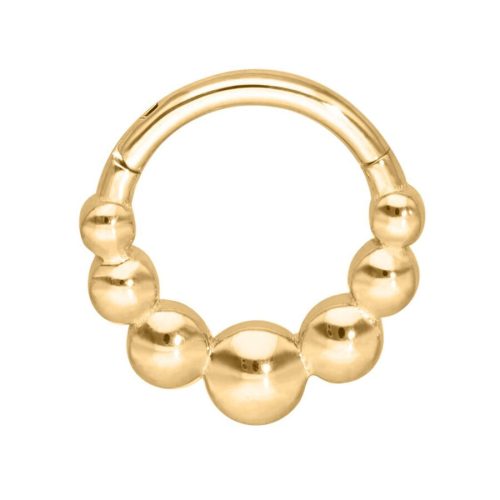 Goldener Piercingring mit Kugeldesign auf weißem Hintergrund