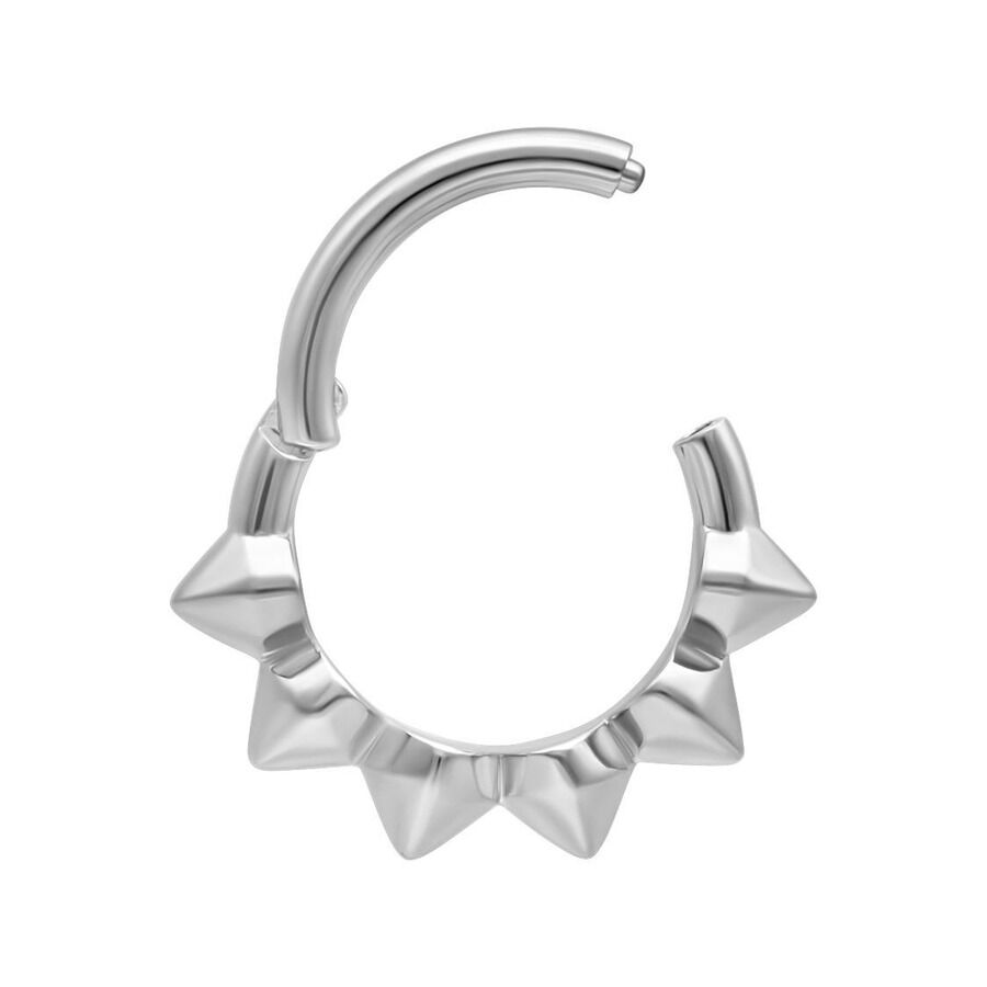 Silberner Spikes Clicker Piercingring aus Chirurgenstahl vor weißem Hintergrund