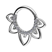 Silberner Septum Clicker mit Blumenmuster und Kristallverzierung auf weißem Hintergrund