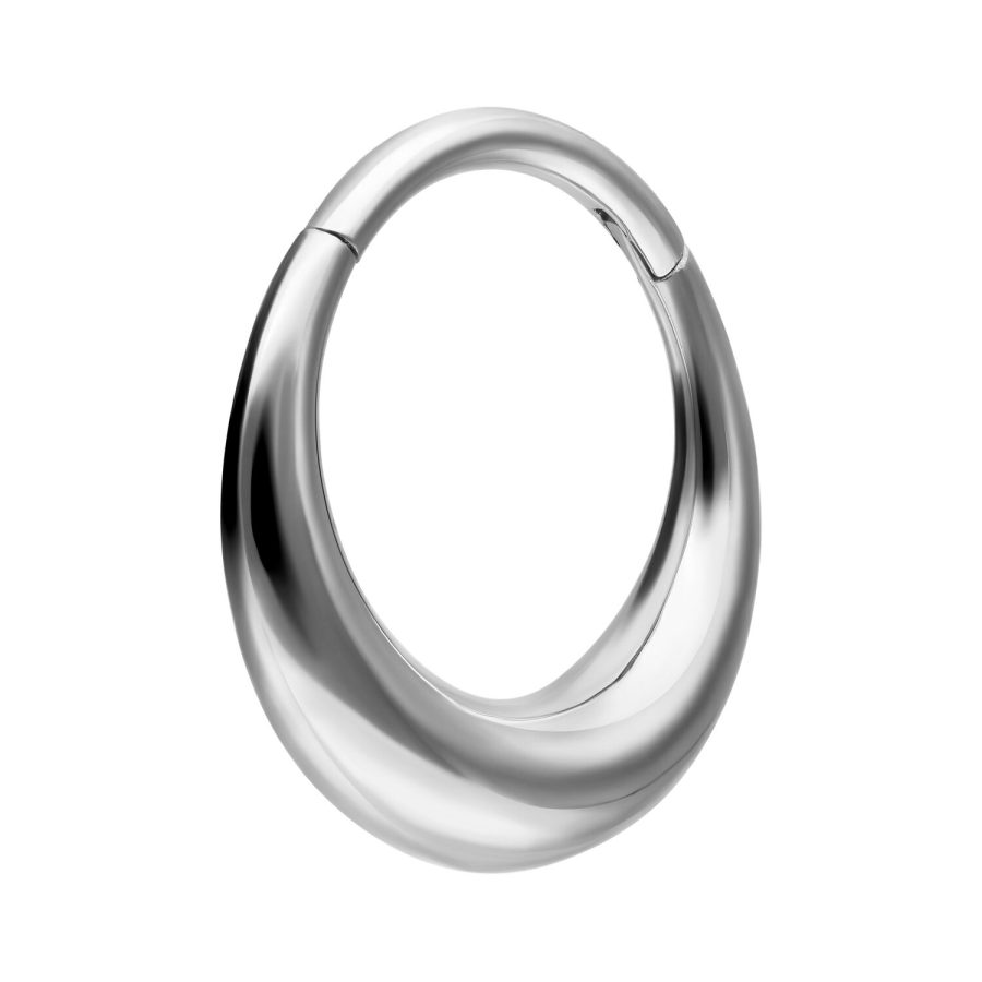Silberner Chunky Septum Clicker aus Chirurgenstahl mit 10mm Durchmesser auf weißem Hintergrund