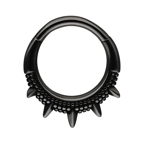 Schwarzer Piercing-Ring mit Nieten auf weißem Hintergrund