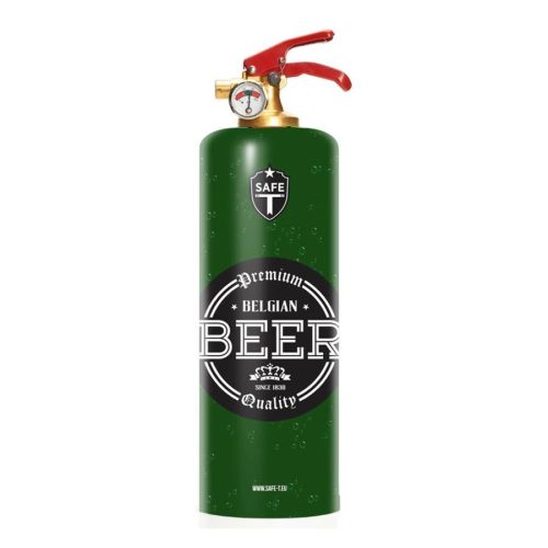 Grüner Feuerlöscher Beer mit rotem Griff und Druckanzeige auf weißem Hintergrund