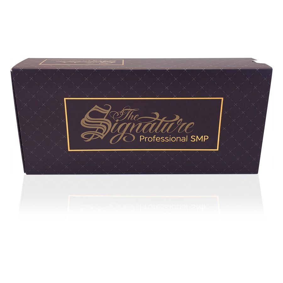 Schwarze Box mit goldener Aufschrift 'The Signature Professional SMP' auf weißem Hintergrund