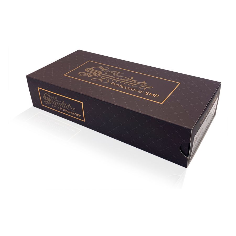 Schwarze Box mit goldener Aufschrift 'The Signature Professional SMP' auf weißem Hintergrund