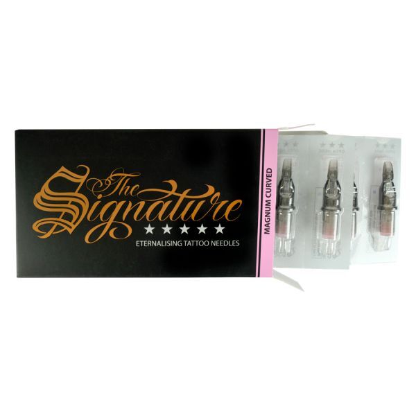 Verpackung von Magnum Curved Cartridge Tattoonadeln mit transparenten Kassetten auf weißem Hintergrund