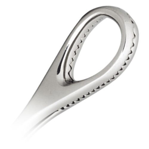 Nahaufnahme eines Edelstahl Piercing Werkzeugs mit gezacktem Griff