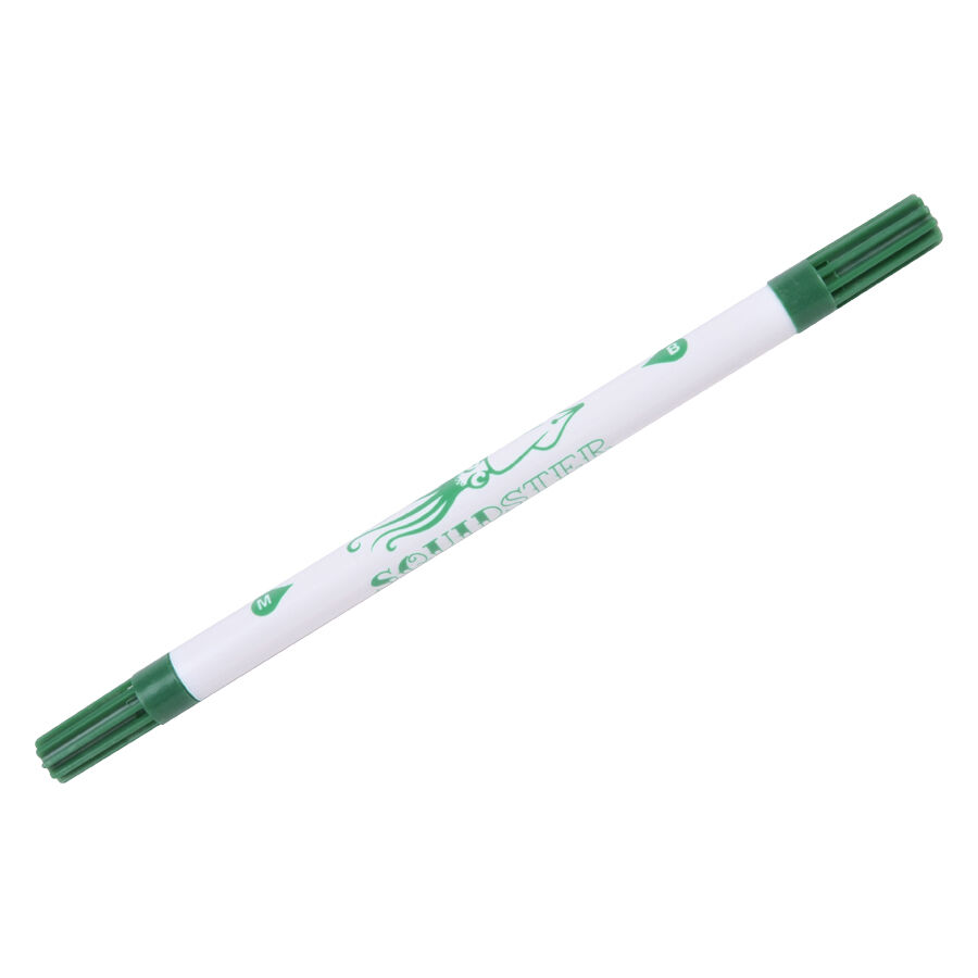 Grüner Squidster Marker für Tattoos auf weißem Hintergrund