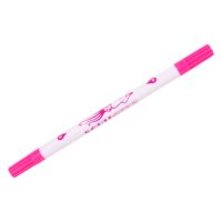 Doppelseitiger pinker Tattoo Stift mit Squidster Logo auf weißem Hintergrund