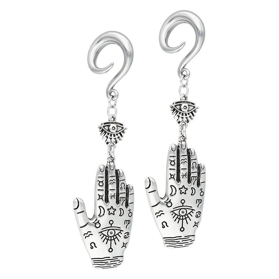 Zwei silber-goldene Hamsa Hand Ohrgewichte mit Haken auf weißem Hintergrund