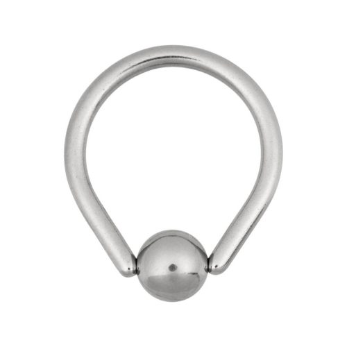 Silberner Teardrop Clip in Ring aus Chirurgenstahl auf weißem Hintergrund