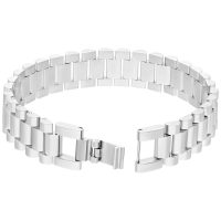 Silbernes Armband aus Chirurgenstahl mit Gliederdesign auf weißem Hintergrund