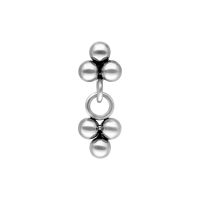 Silberner Push Fit Piercing Anhänger mit doppelten Kugeln auf weißem Hintergrund