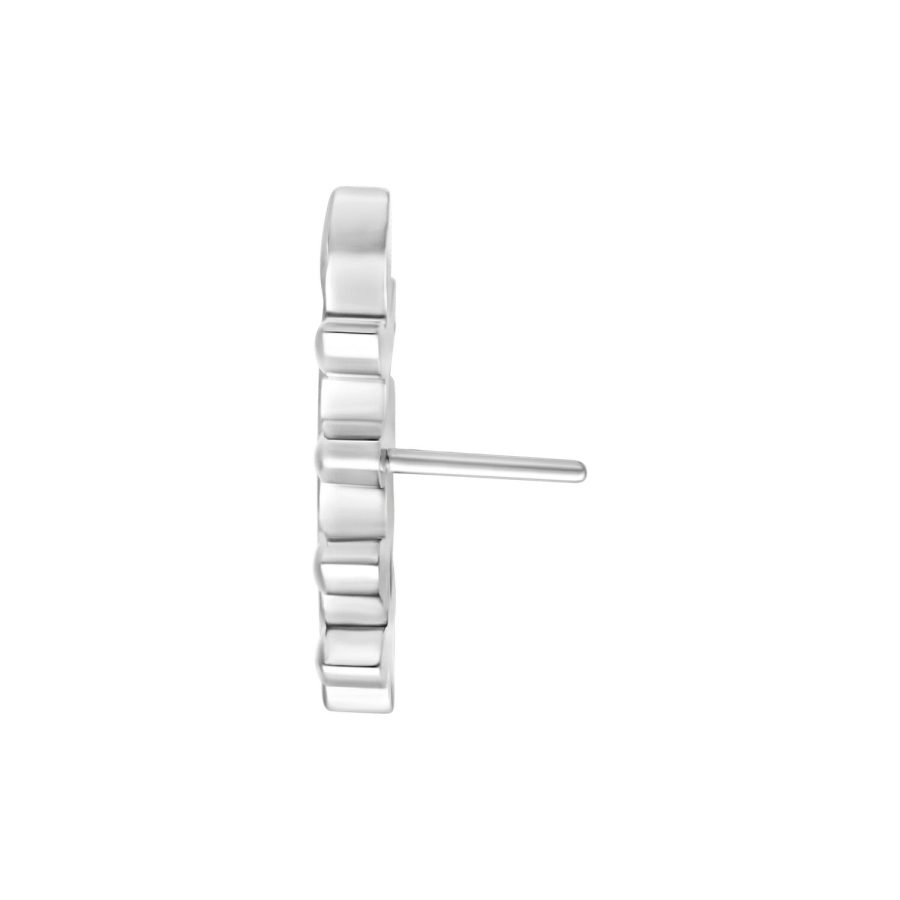 Silberner metallischer Push Fit Leaf Aufsatz auf weißem Hintergrund