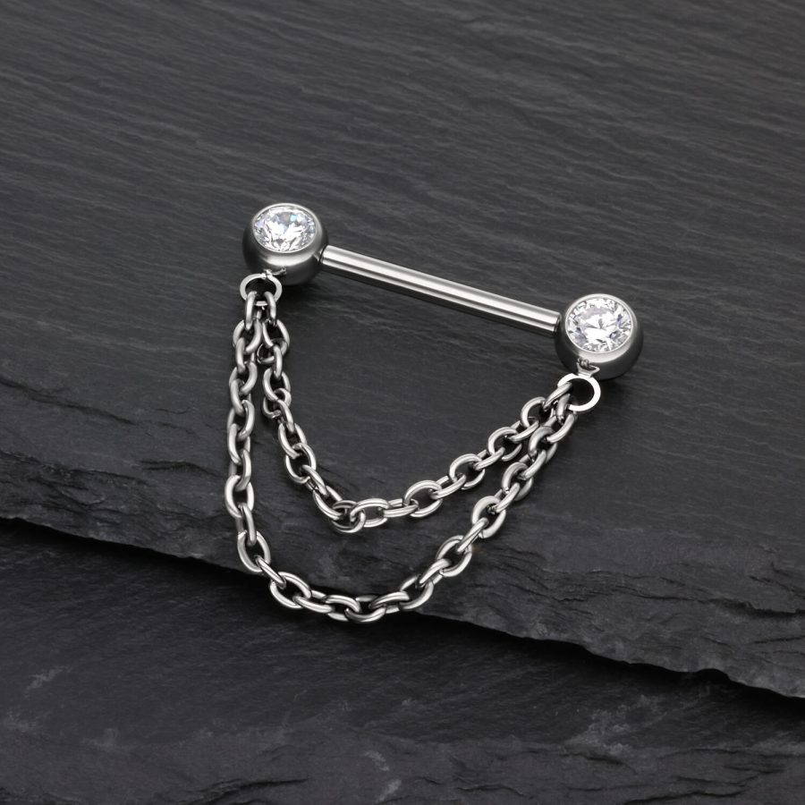 Schwarze Titan Barbell mit zwei Ketten auf schwarzem Stein
