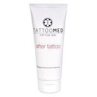 Weiße Tube TattooMed® After Tattoo Creme 100ml auf weißem Hintergrund