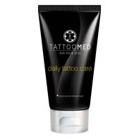 TattooMed® Pflegecreme in schwarzer 100ml Tube auf weißem Hintergrund