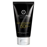 Schwarze Tube TattooMed® Sun Protection LSF50 auf weißem Hintergrund