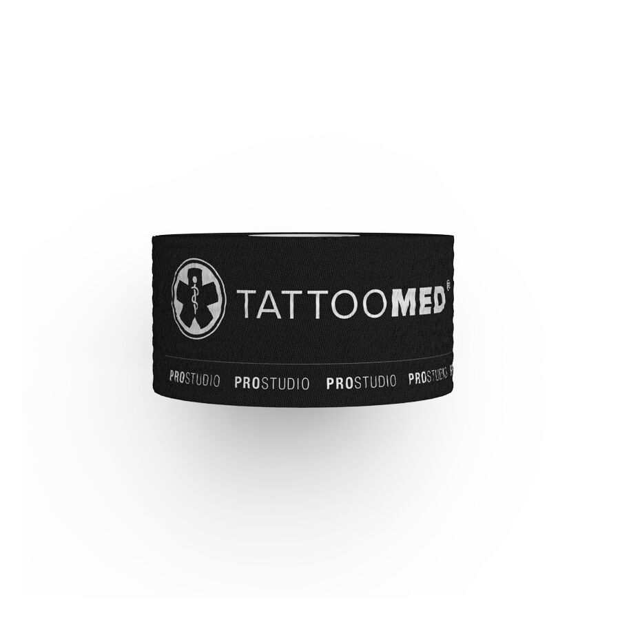 Schwarze Tattoomed Studio Pro Tape Rolle auf weißem Hintergrund