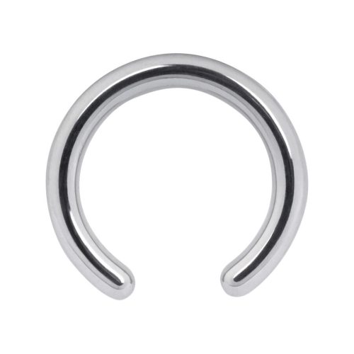 Silberner Clip In Ball Ring aus Titan auf weißem Hintergrund