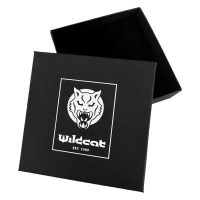 Schwarze quadratische Box mit Wildcat Logo, offene Position
