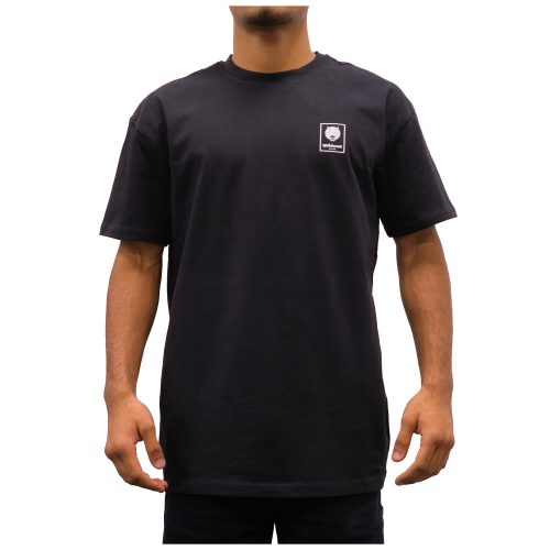 Schwarzes T-Shirt der Marke Wildcat, oversized, unisex, im Studio