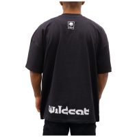 Rückansicht eines schwarzen Oversized Mock Neck T-Shirts mit Wildcat-Logo
